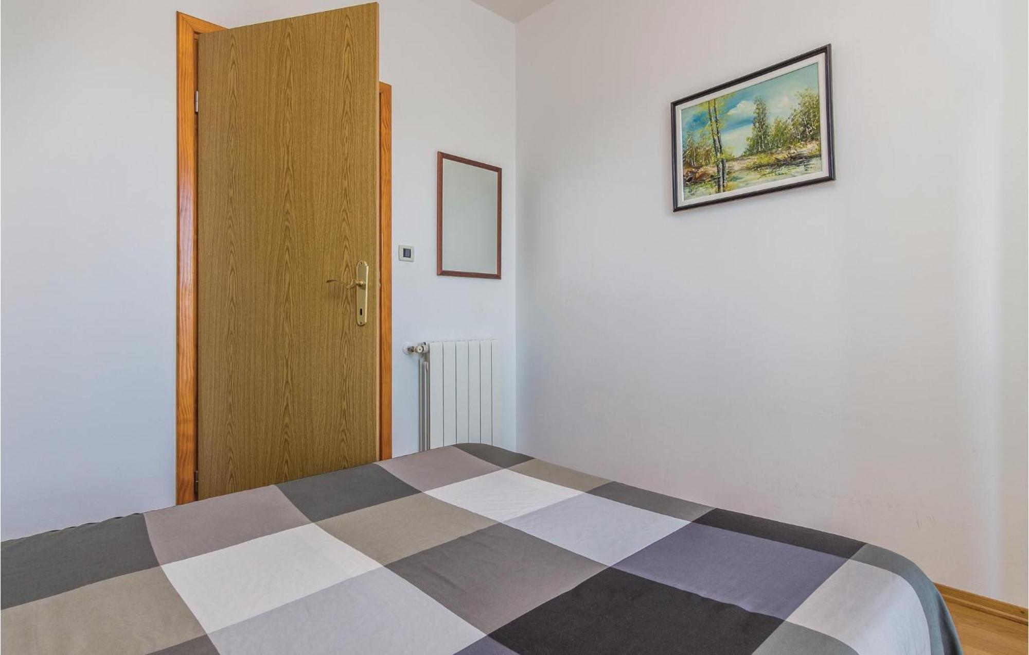 Cozy Apartment In Porec With Wifi Exterior foto
