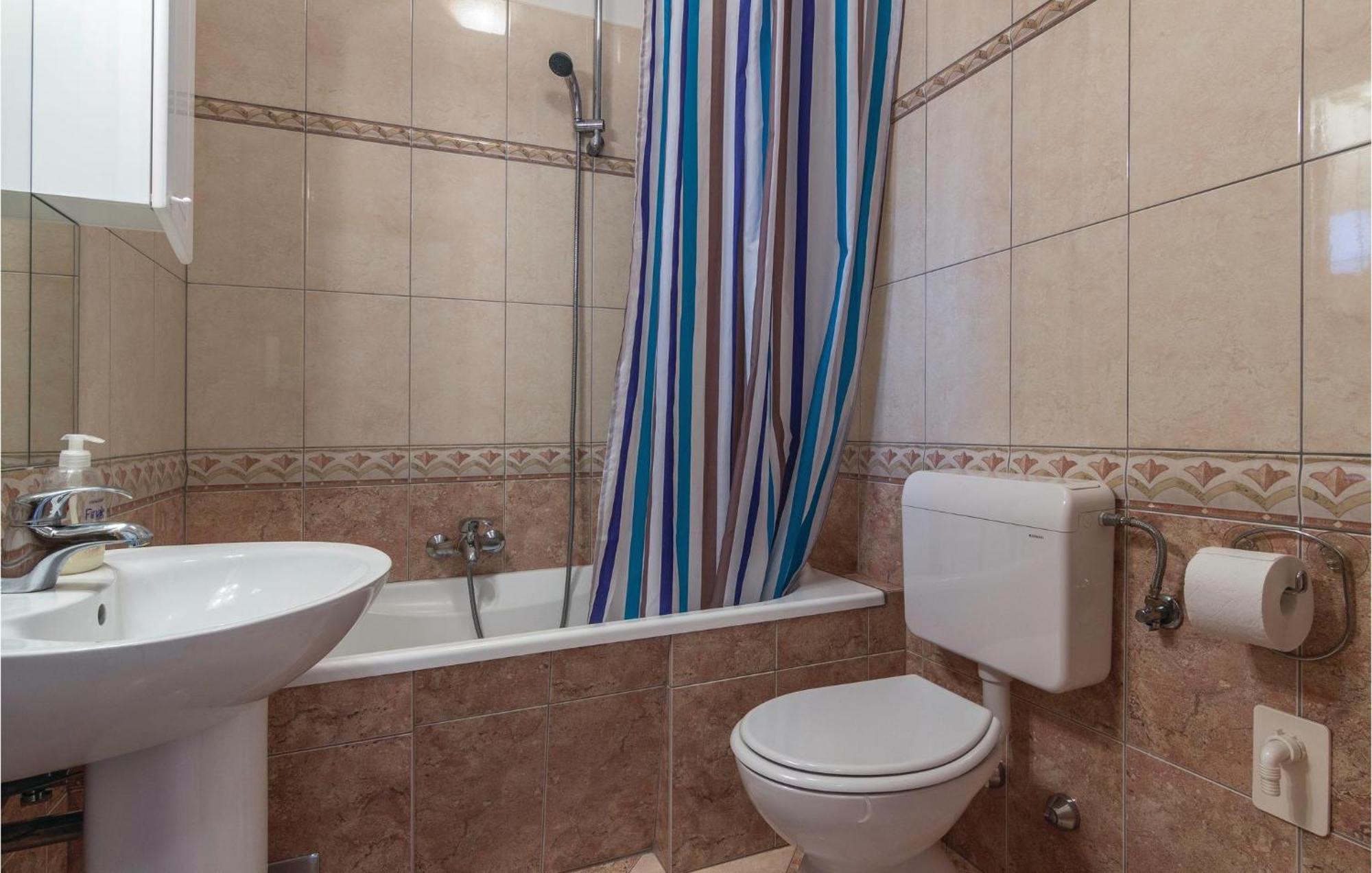 Cozy Apartment In Porec With Wifi Exterior foto